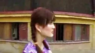 Garota lasciva em sh ...