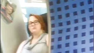 A doce ruiva Dolly é ...