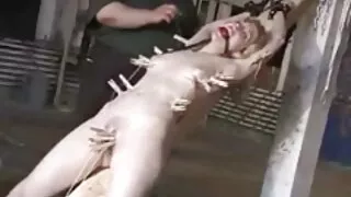 A morena voluptuosa  ...